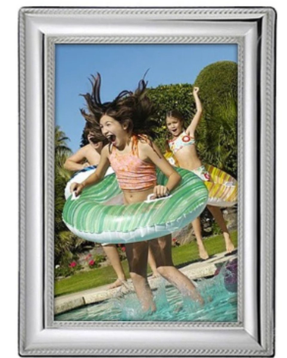 925Inc's tweet photo. So you can remember those hot summer days again...

To View our Frames go to:  https://t.co/PIH6e82GtF

#SterlingSilverFrame #frames #photo #family #fun https://t.co/2fQk0ys7BK