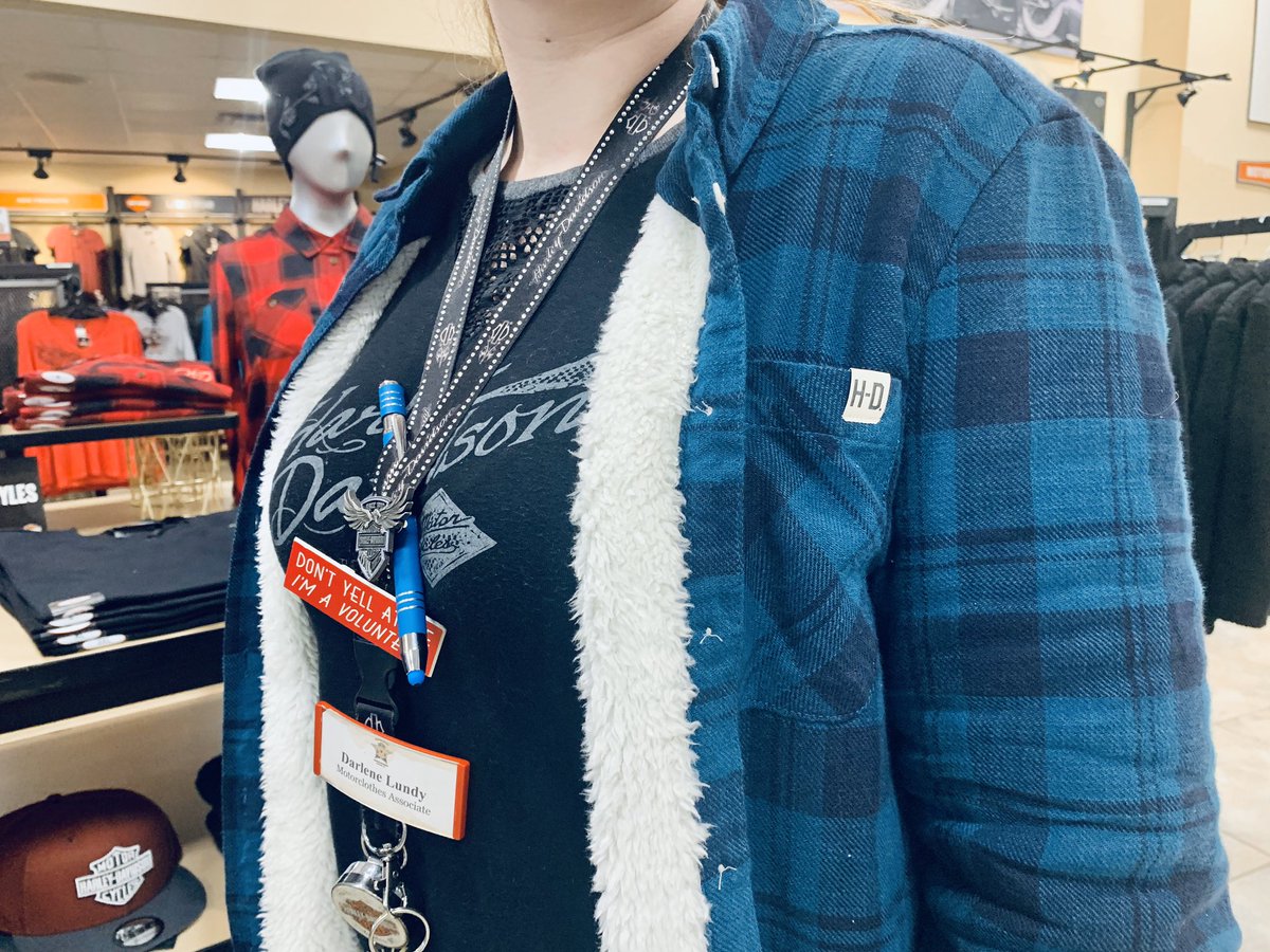 ThunderTowerHD's tweet photo. Darlene is preparing for these cold temps coming tomorrow in this super cozy flannel 😍. That lining 👏🏻 👏🏻 👏🏻 is no joke snuggly!! #harleydavidson #HD #TTHD #ThunderTowerHarleyDavidson https://t.co/tAf87Wt0Qg