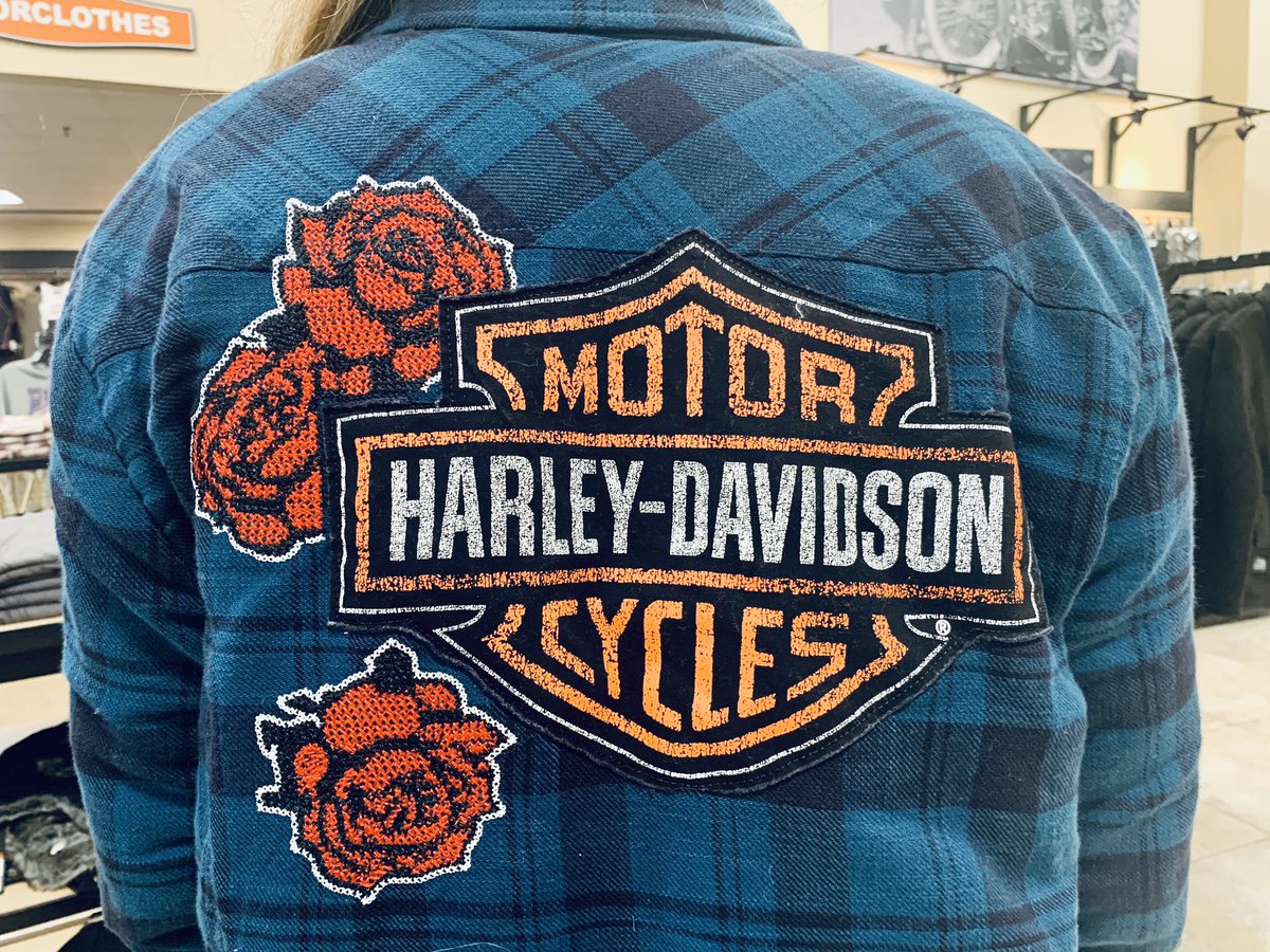 ThunderTowerHD's tweet photo. Darlene is preparing for these cold temps coming tomorrow in this super cozy flannel 😍. That lining 👏🏻 👏🏻 👏🏻 is no joke snuggly!! #harleydavidson #HD #TTHD #ThunderTowerHarleyDavidson https://t.co/tAf87Wt0Qg