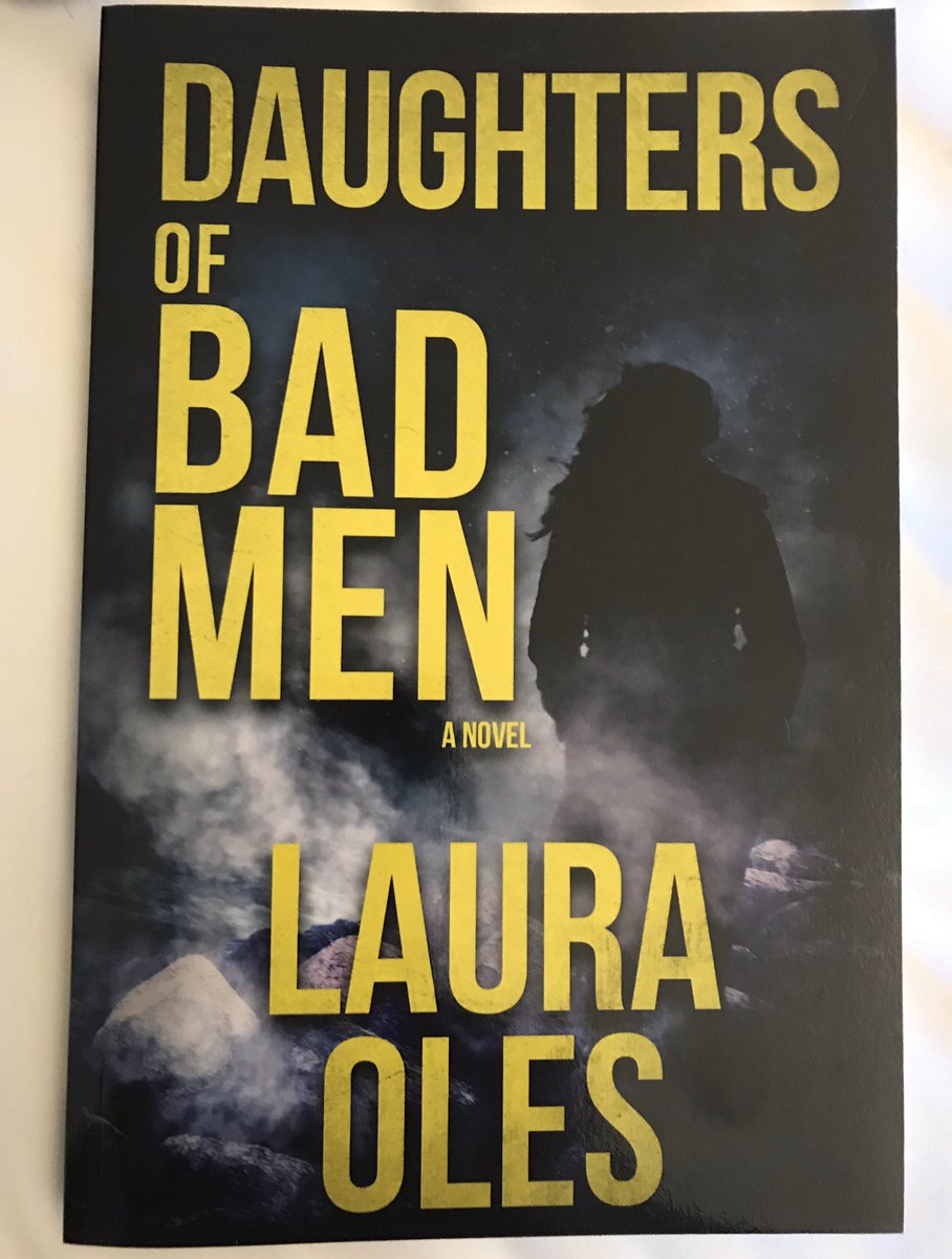 danahaynes's tweet photo. Picked this up today. @lauraoles was hilarious on the Dialogue panel, and she and I are in the “Denim, Diamond and Death” short-story anthology for 2019. @bouchercon2019 #Bcon2019 https://t.co/6DuZWGiTwj