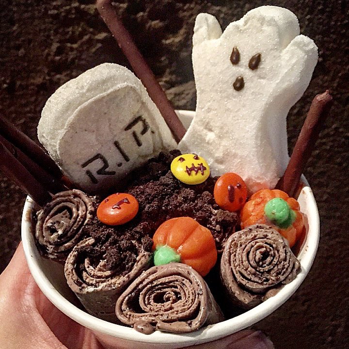 icenyphilly's tweet photo. Happy Halloween from @icenyphilly! We hope it’s SPOOKTACULAR 🧛🏻‍♂️👻🎃💀🤡👽☠️👀😝 ... come visit us with your awesome costumes! #icenyphilly #rolledicecream #halloween https://t.co/XUWynLEqqJ