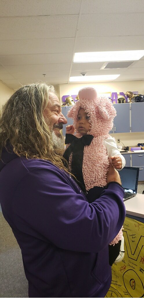 SumnerFootball's tweet photo. One of the great things about being older is hiring young coaches who have little one. @ijarmon2 So Cute! #MassInMotion. https://t.co/QTkFMJ90Cv