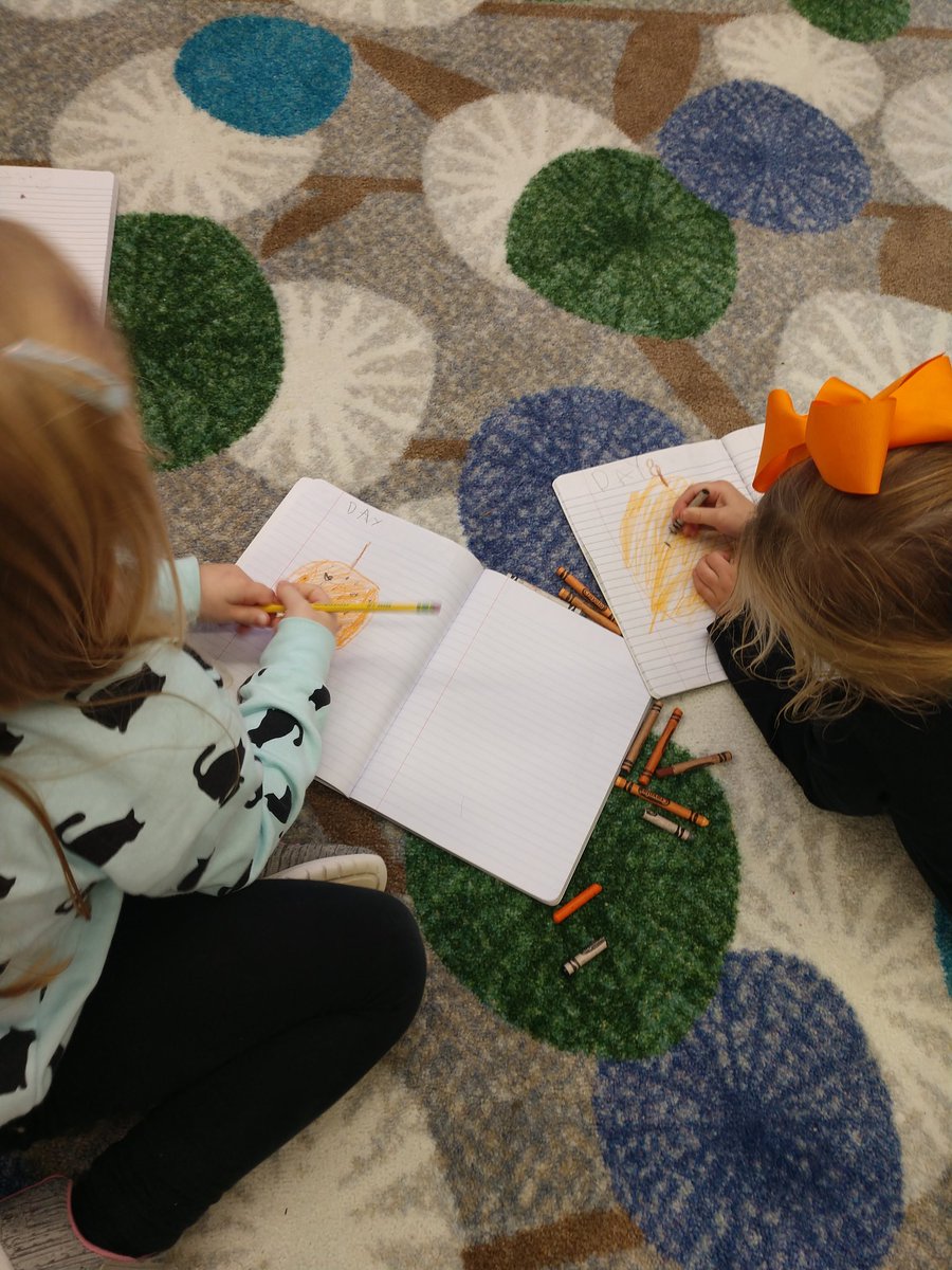 mrspeterskg's tweet photo. We can observe, compare, contrast, and record what we notice! Look at our pumpkin after being cut open and kept inside for 8 days! Ask me about the new science idea/word we learned about today (hint: decay)! #ScienceNotebooking @NBEbulldogs #inquiry #KindersCan https://t.co/zlVM6iog1j