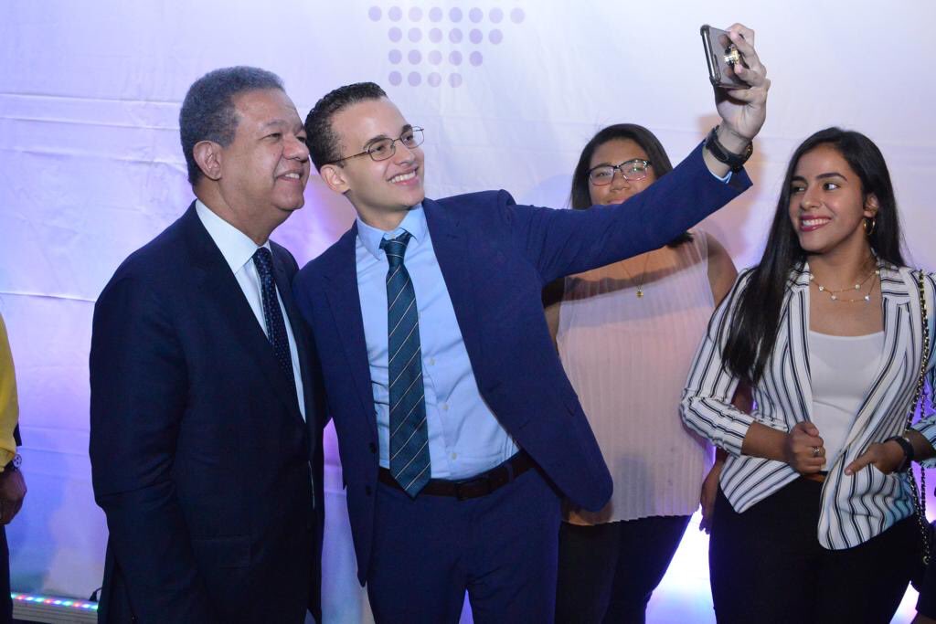 LeonelFernandez's tweet photo. Hemos dado inicio a la XV Conferencia Internacional de Las Américas (CILA), un evento donde más de 600 jóvenes de diversas regiones del mundo debatirán sobre temas globales y compartirán en un ambiente diplomático que les permitirá ampliar conocimiento y desarrollar liderazgo. https://t.co/Jy9kuydwBU