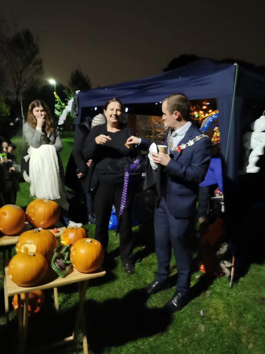 Well done to <a href="/FriendsMoss/">Friends of Carrington Moss 💚🌳🐾🚴‍♀️🐴🚶‍♂️💚</a> for the super spooky family Hallowe’en Walk, which started at the park this evening