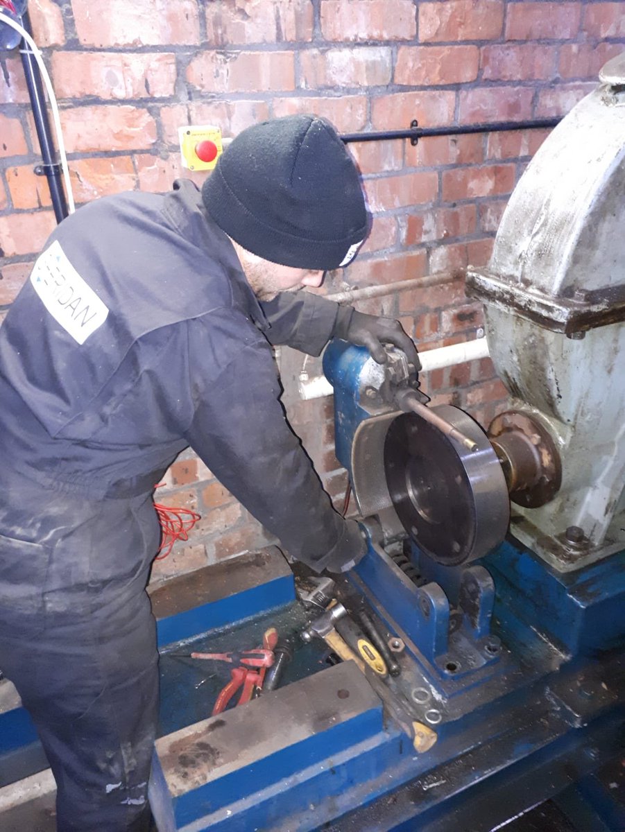 SheridanLifts's tweet photo. Heavy Engineering being carried out by Sheridan gear fitters.
Full refurbishment on this lift including :
New control panel
New gearbox, motor sheave, & brake unit #liftengineers #liftrepairs #sheridanlifts #liftmodernisations #heavyengineering https://t.co/fw0xgJB2UO