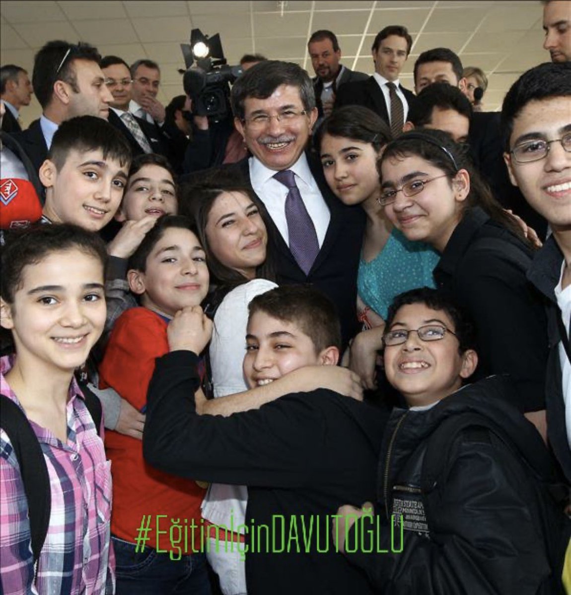 AHukumet's tweet photo. Verimli bir eğitim sistemi için illa Davutoğlu hoca diyoruz. #EğitimİçinDavutoğlu https://t.co/gpMSSlQEMA