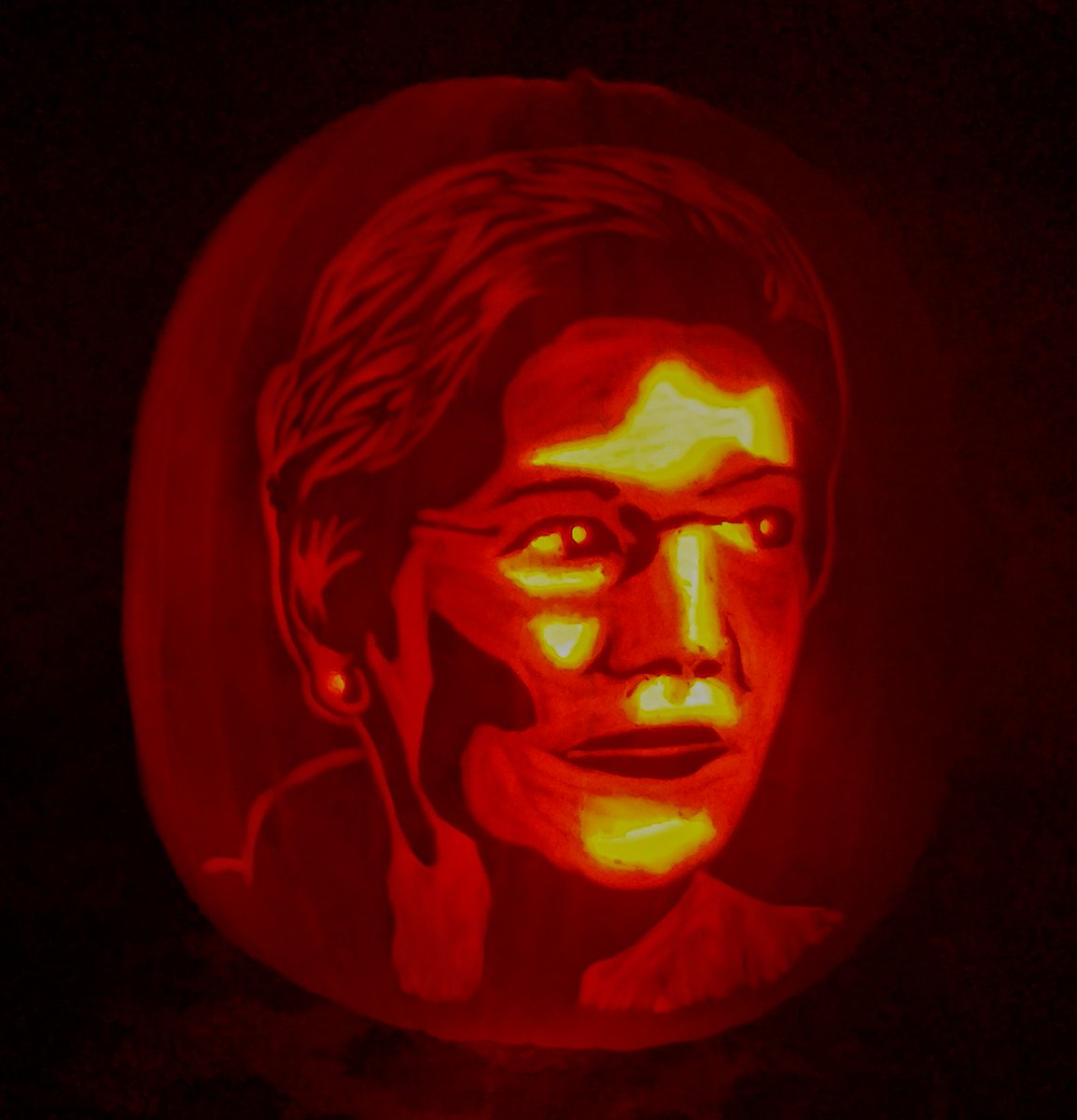 RealFjord's tweet photo. Turning locally grown produce into traditional Halloween decorations? She's got a plan for that. @ewarren @TeamWarren #persistingpumpkins https://t.co/GrSmi45dce