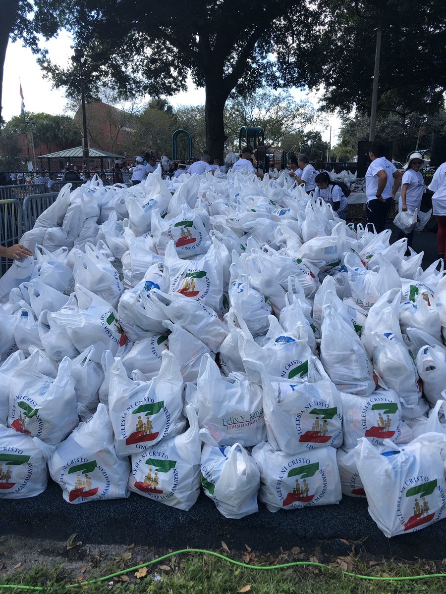 EBCKlaudine's tweet photo. 2,000 bagged goods will be given to the Parramore community through the efforts of volunteers. #FYMFoundation #AidToHumanity @EagleNewsFL https://t.co/3iICl3iMRQ
