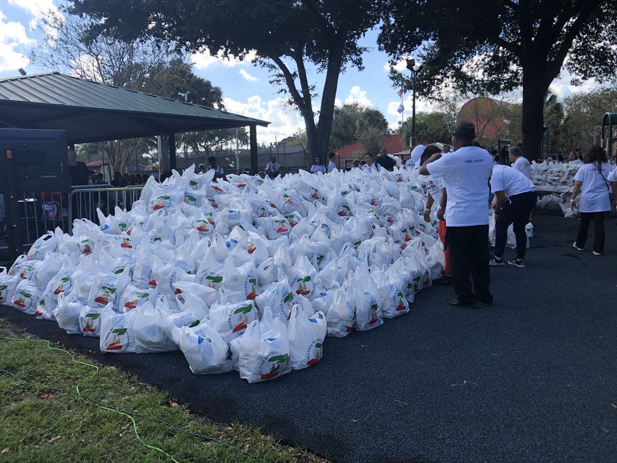EBCKlaudine's tweet photo. 2,000 bagged goods will be given to the Parramore community through the efforts of volunteers. #FYMFoundation #AidToHumanity @EagleNewsFL https://t.co/3iICl3iMRQ