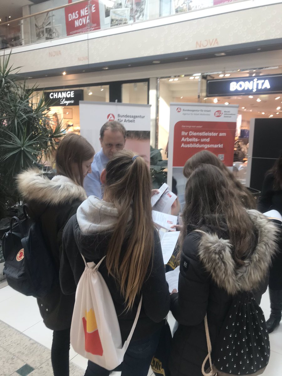 Spannende Gespräche heute auf der Azubi Messe mit den Kollegen von DELLEMC @SPeter_MBA <a href="/DinkoEror/">Dinko Eror</a> <a href="/D_Guggenberger/">Daniela Guggenberger</a> sowie <a href="/EndersSteffen/">steffen enders</a> !
Es gibt viele Chancen in Sachsen-Anhalt 👍<a href="/reinerhaseloff/">Dr. Reiner Haseloff</a>