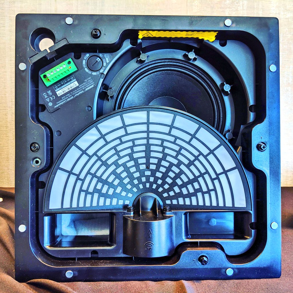 TechAcuteCom's tweet photo. Did you ever want to have a look into a @BosePro speaker? You don't need to crack yours open, the kind folks of @Bose did it for us at their booth at the #GPAsummit in Cape Town, South Africa. Cool to have a look, right? πβοΈ
#AVTweeps https://t.co/fpU7dDlvD3