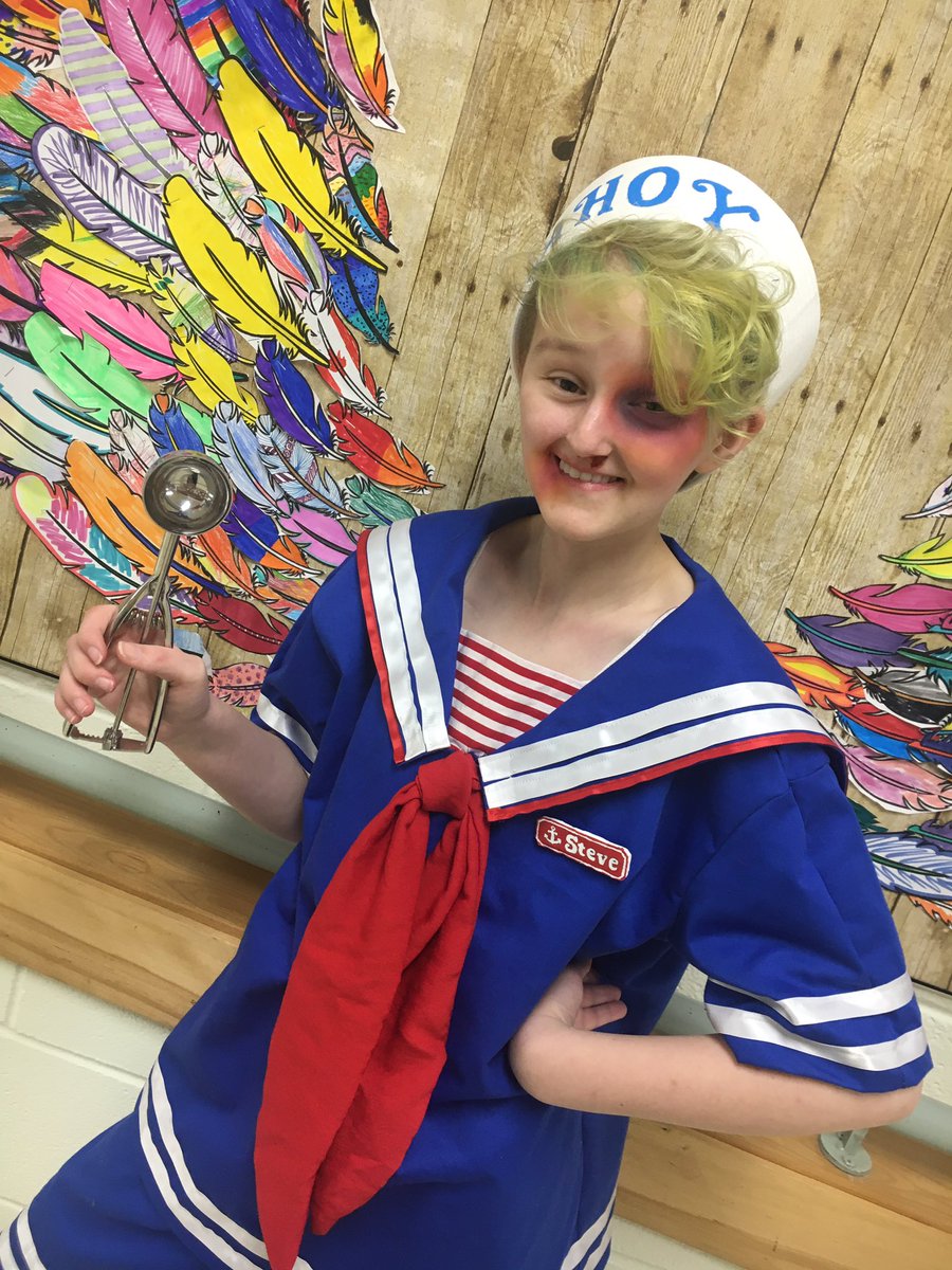 Kiddo sewed this costume herself <a href="/Stranger_Things/">stranger things</a> <a href="/DavidKHarbour/">David Harbour</a> <a href="/joe_keery/">Joe Keery</a>