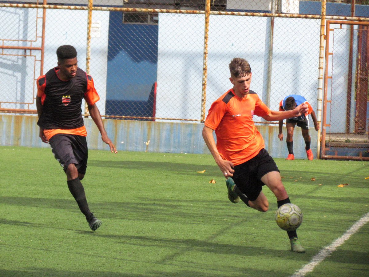 FlaGuarulhos's tweet photo. A categoria Sub-20 do Corvo segue a preparação para o #JAI2019, a equipe comandada pelo técnico Raphael Laruccia treinou firme na tarde desta quinta (31).
Fotos: Cláudio Herrera/Flamengo Guarulhos https://t.co/a2DuiZjQmq