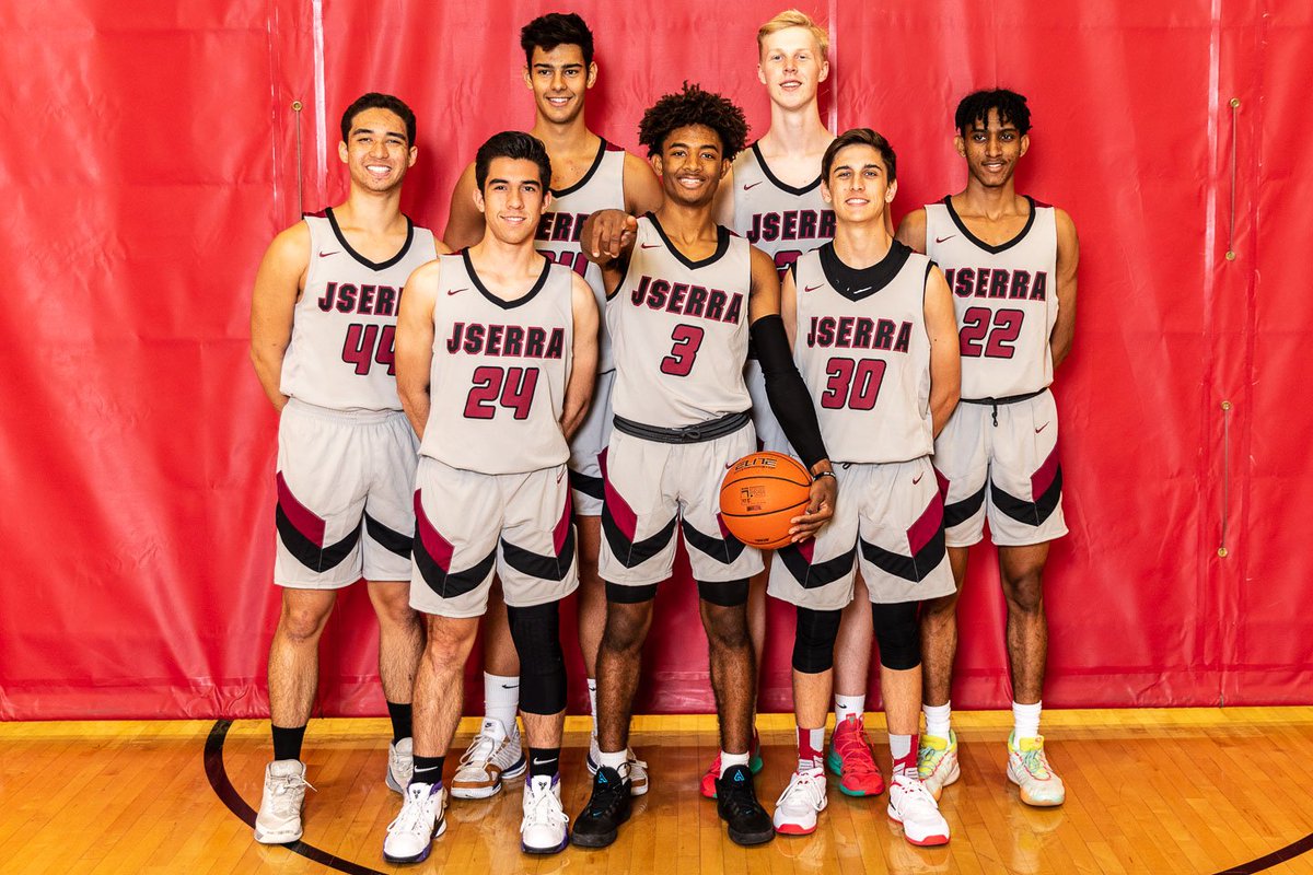 JSerra_Hoops's tweet photo. Seniors @_02deuce @IanJumaine @IanAcosta0 @FrancescoBorra4 @HugoClarkinnn https://t.co/Mb8di5DSk9