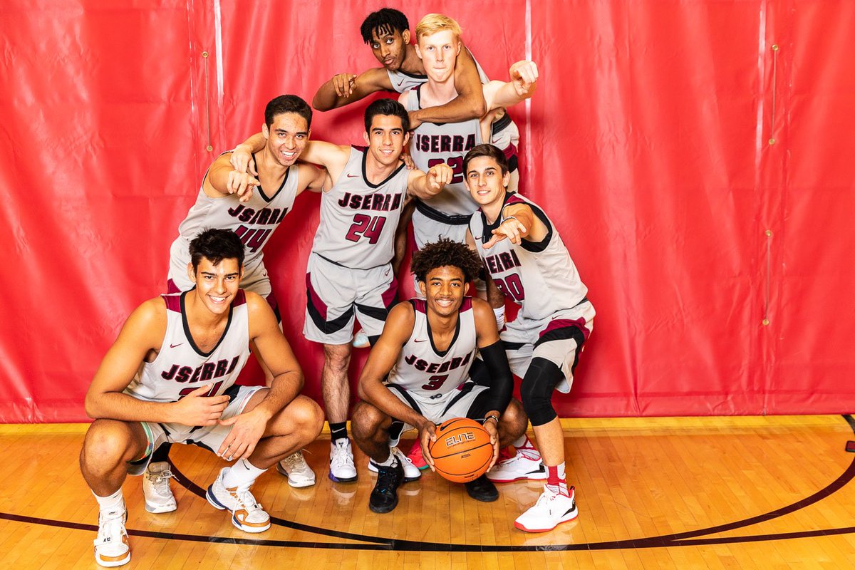 JSerra_Hoops's tweet photo. Seniors @_02deuce @IanJumaine @IanAcosta0 @FrancescoBorra4 @HugoClarkinnn https://t.co/Mb8di5DSk9