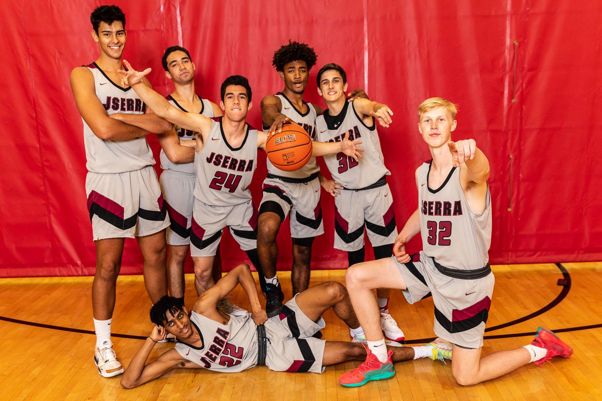 JSerra_Hoops's tweet photo. Seniors @_02deuce @IanJumaine @IanAcosta0 @FrancescoBorra4 @HugoClarkinnn https://t.co/Mb8di5DSk9