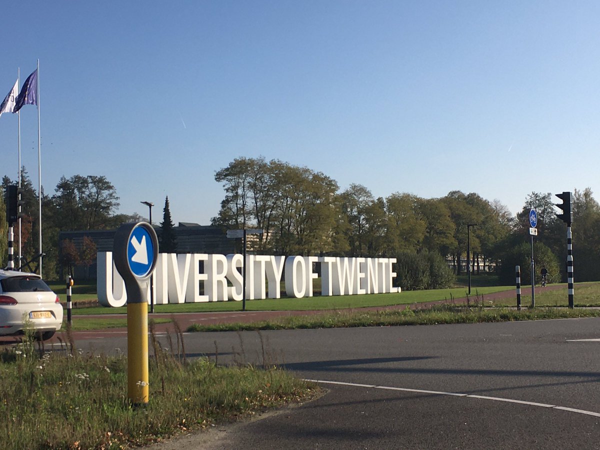 p_post's tweet image. Even terug op het oude vertrouwde honk @UTwente. Samen met @WijnveenD aan de slag om een onderscheidende propositie uit te werken voor de glastuinbouwsector #proeftuin