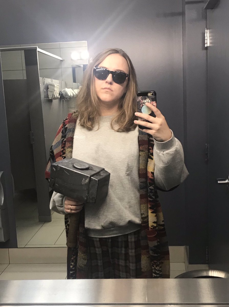anna_KATIE13's tweet photo. Asgard is destroyed and half of everyone is dead but...yea Happy Halloween I guess #sadthor #Halloween19 #HappyHallowen https://t.co/i51ZESXGMA