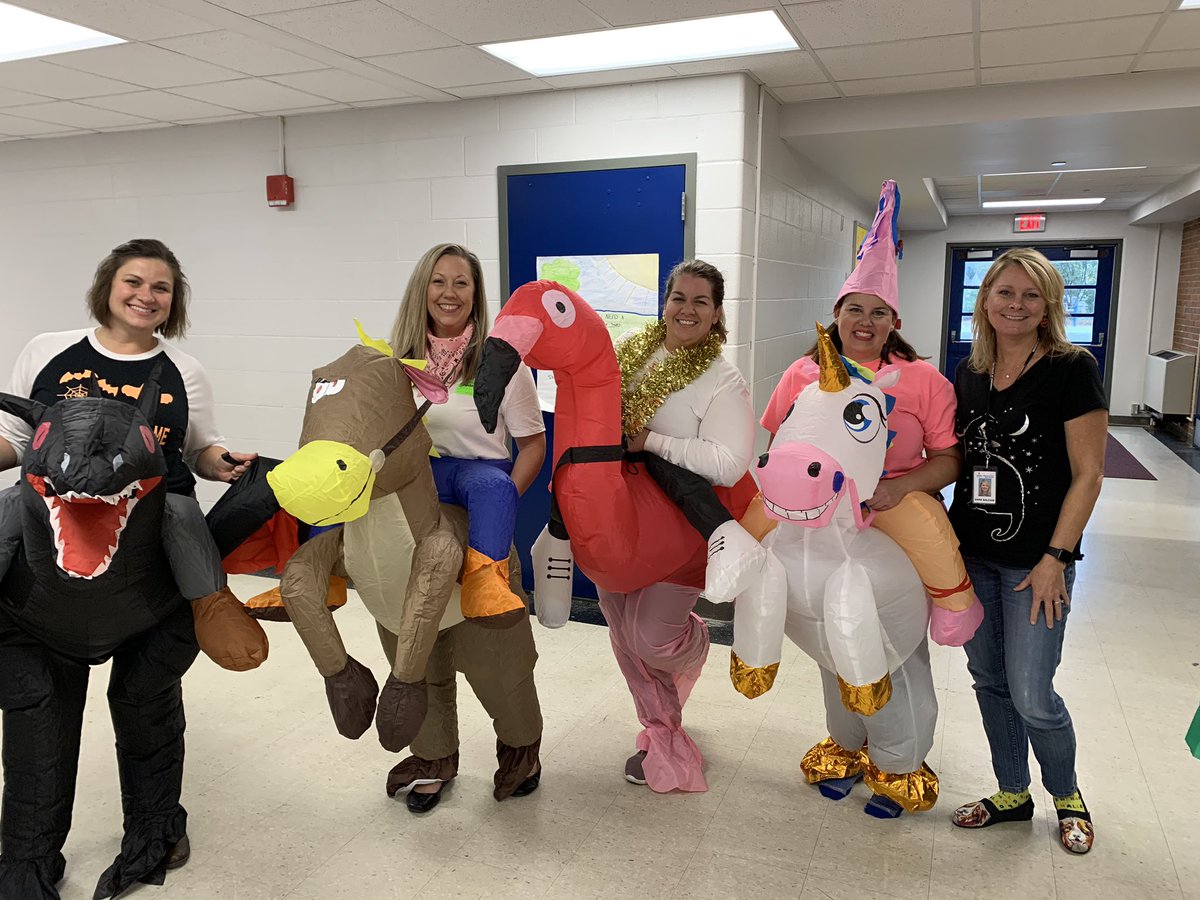 AttendHite's tweet photo. When you come to school everyday @HiteElementary you never know what you’ll see on any given day. Happy Halloween! 🎃 #hiteelementary #JCPSattendance #WeAreJCPS #EverydayCounts https://t.co/XZOmWy90oS