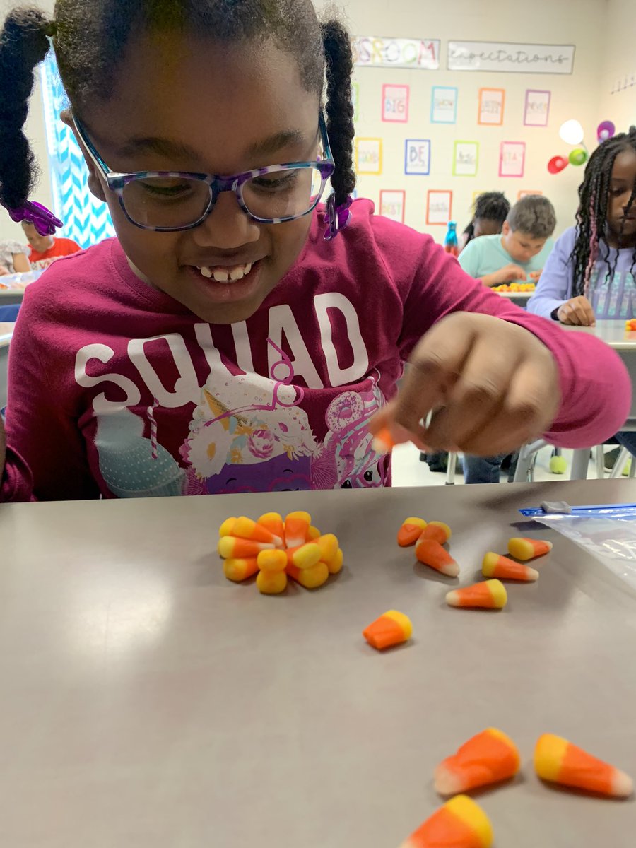 Amyhpace's tweet photo. Candy corn STEM challenge! @TweetDCS_OES https://t.co/xx8EpoGIsi
