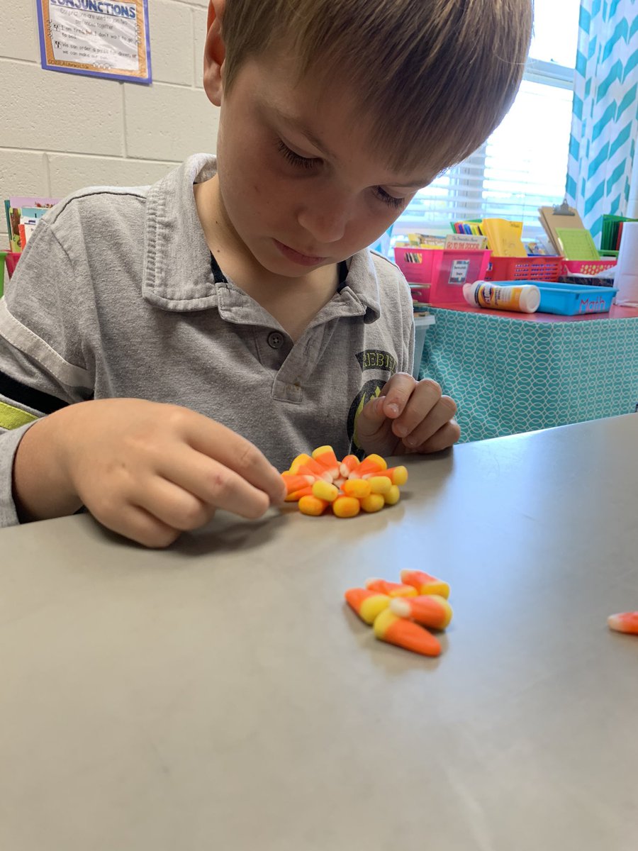 Amyhpace's tweet photo. Candy corn STEM challenge! @TweetDCS_OES https://t.co/xx8EpoGIsi