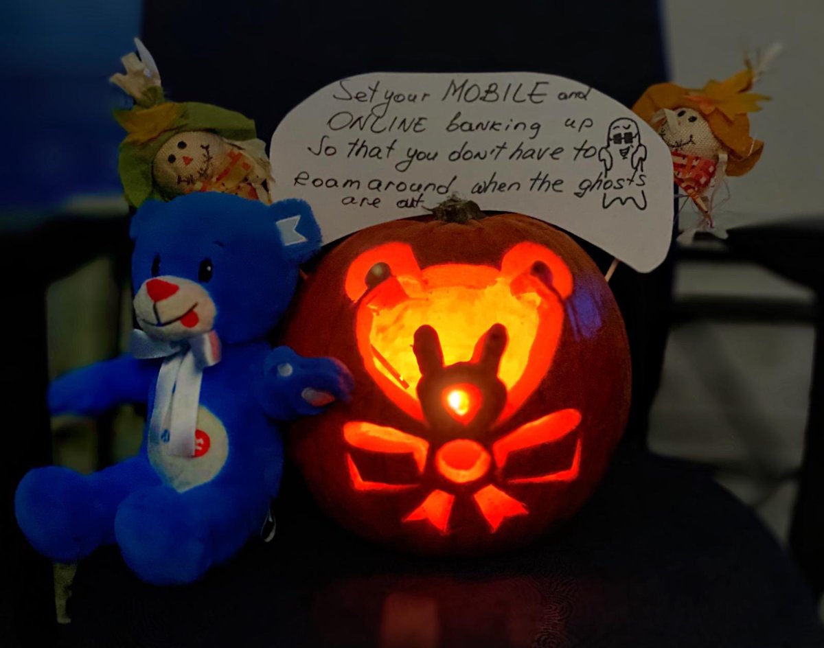 Welcome @BrazinhaIlda to our BMO-land @41stAndOak. We wish the #BMO friends and family a Happy halloween filled with lots of sweets🍫🍬🍭 Can you spot the #BMObear in any of this pictures?? 🎃🎃🎃 <a href="/dcdandan/">Daniel</a> <a href="/joeyleung12/">joeyleung</a> <a href="/kitamura_james/">James Kitamura</a>