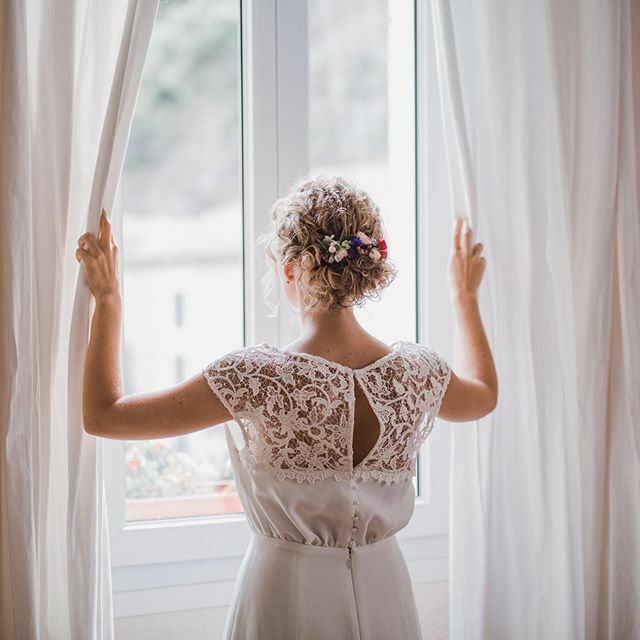 mygreenevent's tweet photo. [C&amp;N] Prendre quelques minutes pour soi avant la cérémonie... Être zen toute la journée grâce à la Coordination Jour J proposée par #mygreenevent 🌱 
Lieu et traiteur : @barbara_pradet - Auberge du Parc
Photographe : @hermelinephotographies 
Fleurs : … https://t.co/pSG7ipdacP https://t.co/dMtX24rdk0