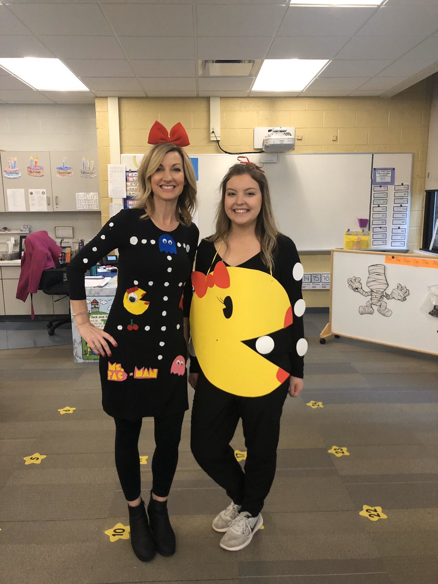 MsRottner's tweet photo. Ms. Pac-Man but I think most kiddos thought I was an emoji 🤣 https://t.co/pLalwmmiFZ