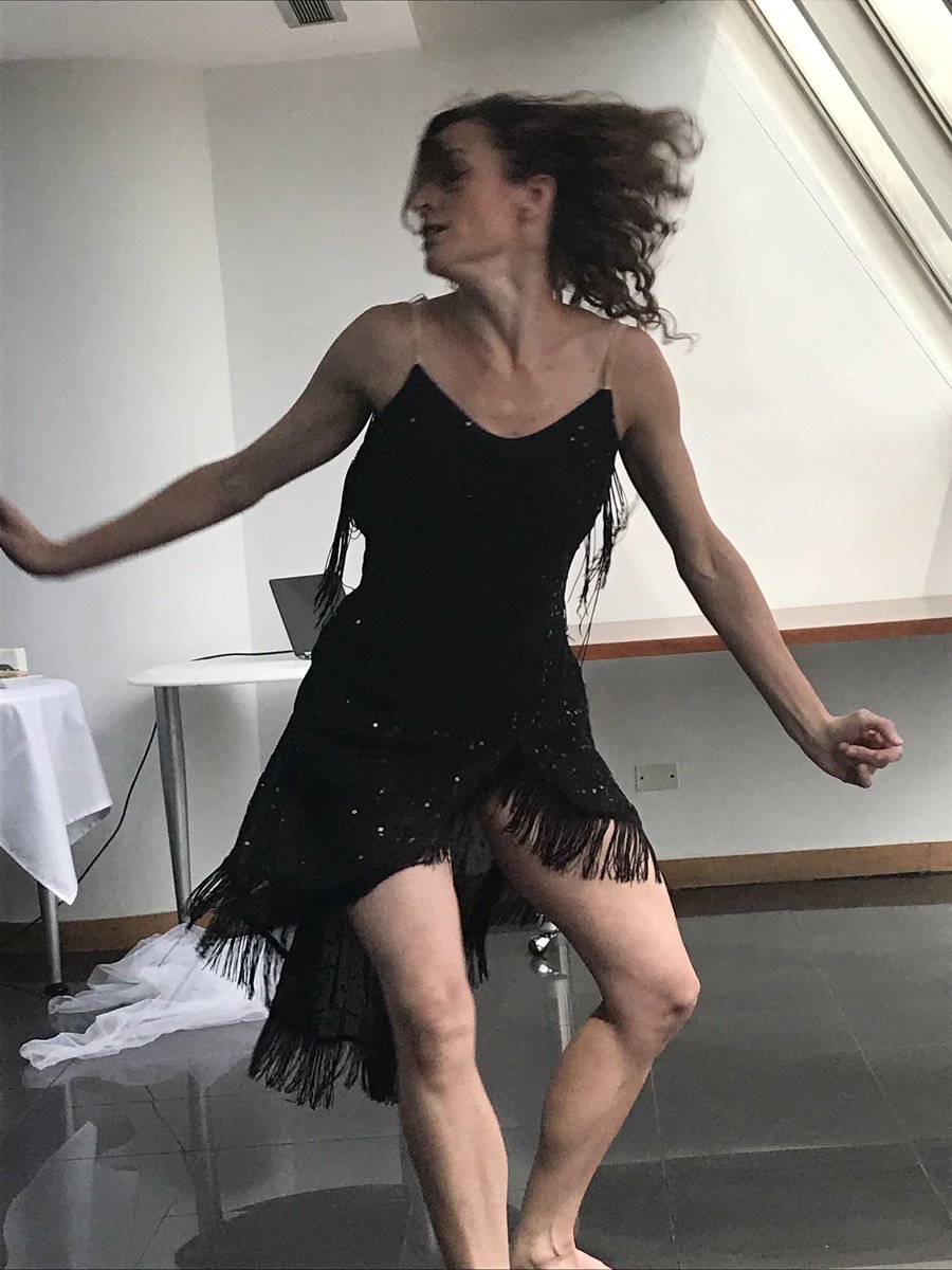 La coreografo y bailarina <a href="/carolwoeh/">Carolina Wolf</a> interpretando #OpheliaIgnota de <a href="/Aglaia_Berlutti/">Aglaia Berlutti</a> editada por <a href="/BlancoTaller/">El Taller Blanco Ediciones</a> en <a href="/LaPoeteca/">La Poeteca</a> : un Clímax en el bautizo de este poderoso libro un honor estar y brindarle palabras de bienvenida a esta nueva criatura junto a <a href="/danielajaimesbo/">DanielaJaimes-Borges</a>