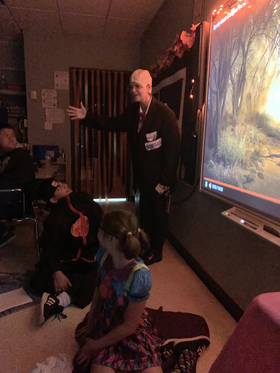 kboyar5's tweet image. Room 160a is so happy when @drkatesweeney participates in the lesson. #narrativewriting #strongsensorydetails #writingprocess #totalengagment
