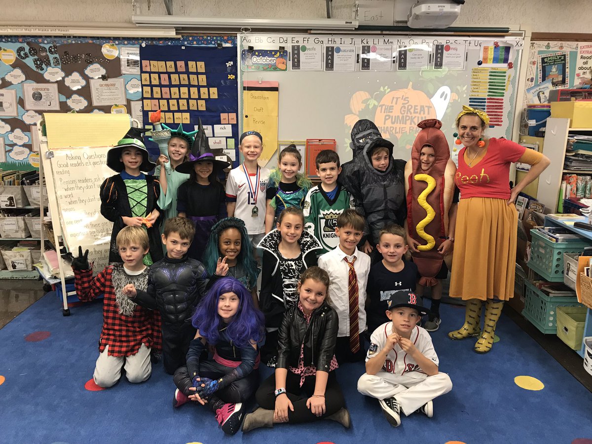 mrsprevidi's tweet photo. Mrs. Previdi’s class loves Halloween #wheelockians https://t.co/JtiDV1oMmf