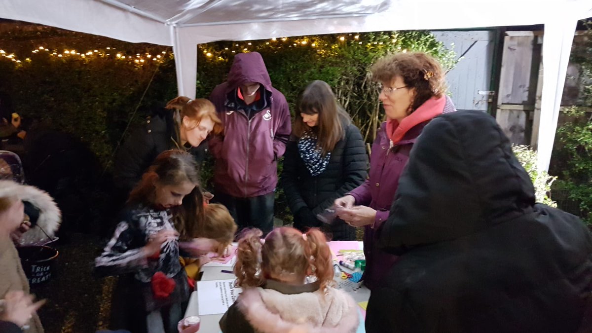 SteGriff's tweet photo. What a night for the #LightZone. 180+ hot chocolates served, 100+ cakes, and kids delighted to make Thank You cards to give to neighbours as they trick or treat. #Halloween is THE night to #ShineYourLight https://t.co/5lawZoXxJl