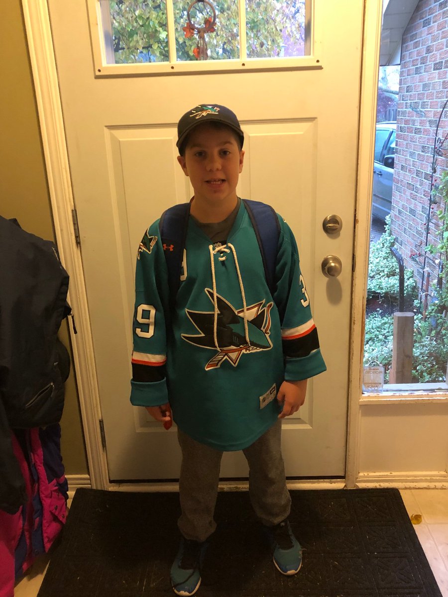 loganhunter09's tweet photo. Logi only wanted to be @Logancouture  his hockey hero for Halloween ! Same First name , same neighbourhood, his dream is to eventually meet him! #logi #39 #northridge #sanjosesharks #logancouture #London #loganliddle https://t.co/IcqfKIXTfz