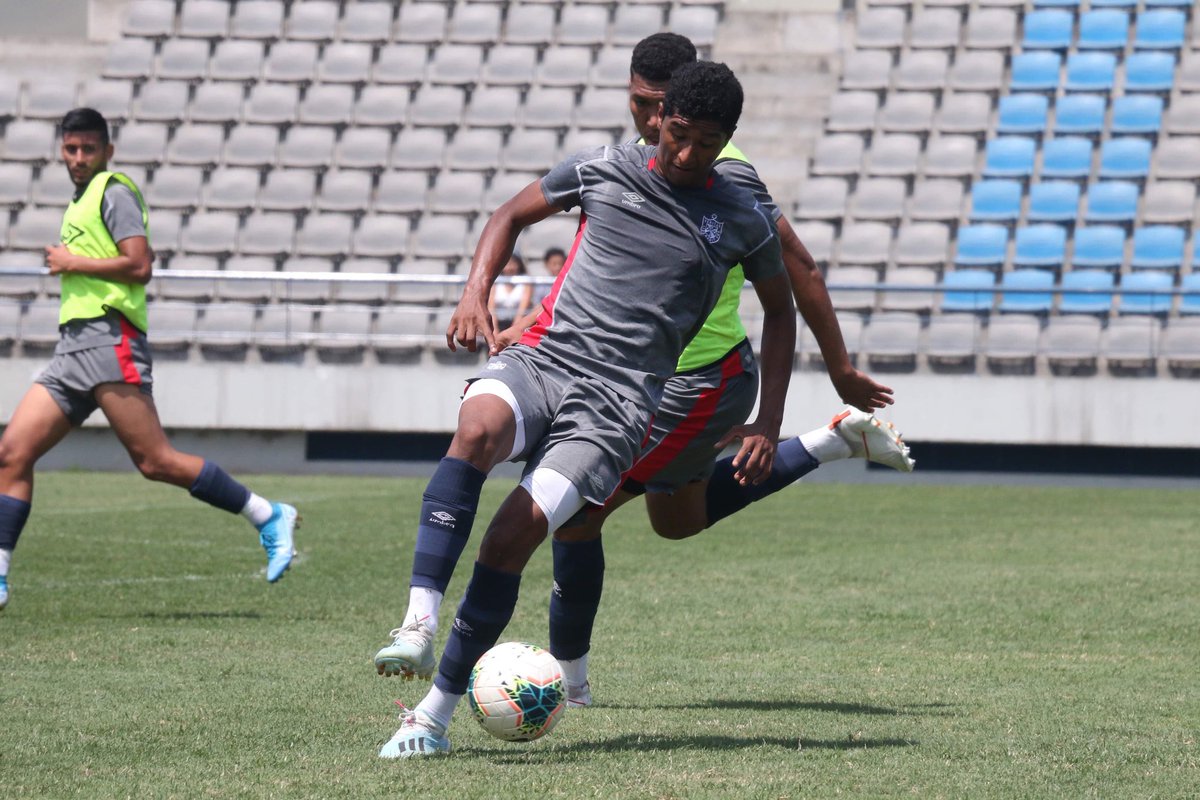 Club_USMP's tweet photo. 📷 'Santos' se preparan para el próximo partido, cuando enfrenten a @clubucv en Trujillo.

#VamosUSMP ⚽️⚡️👊🏼 https://t.co/G9Z4fmAAmn