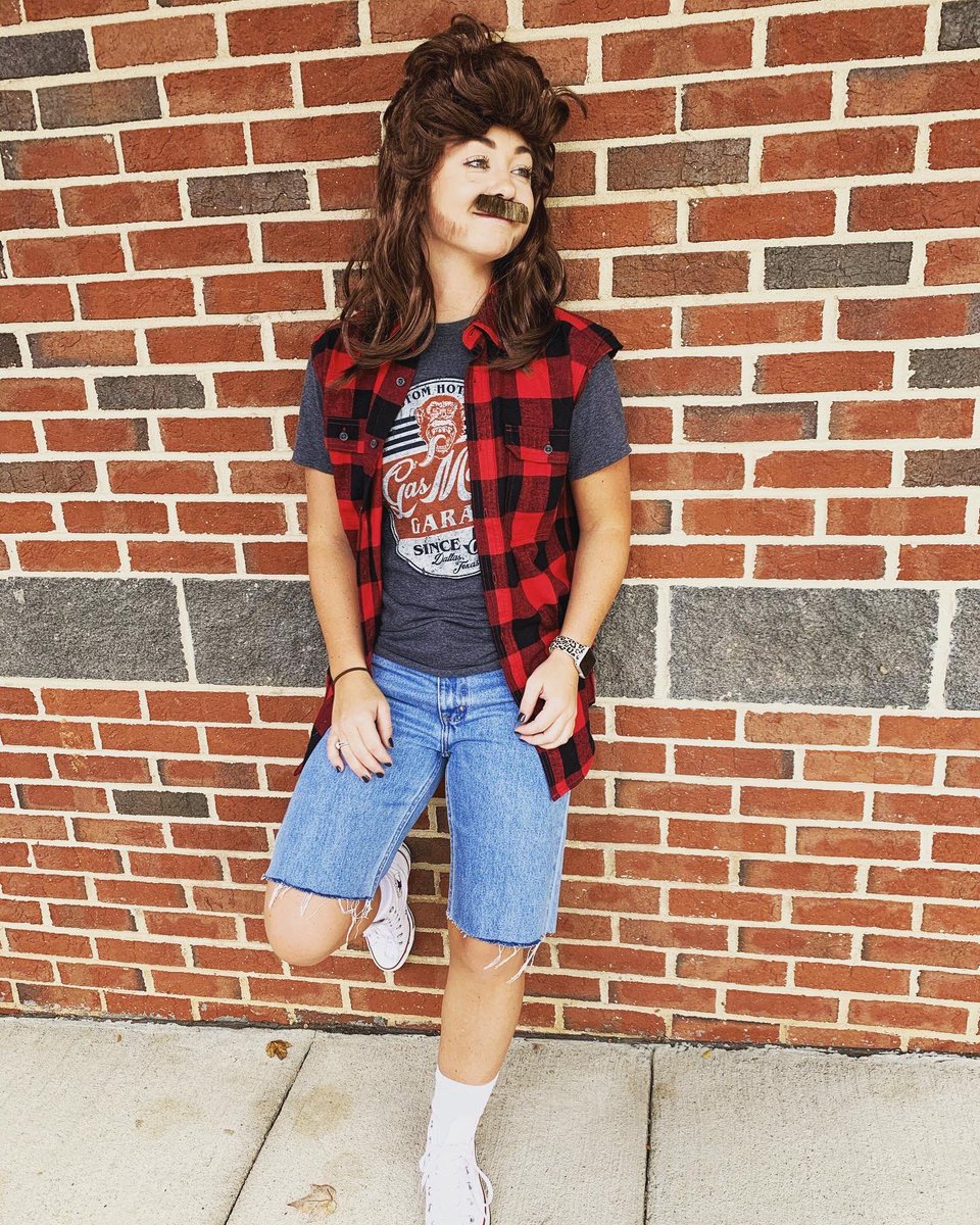 taybowden11's tweet photo. Dressed as Joe Dirt today. DIRTAY https://t.co/LMcotIjVwS