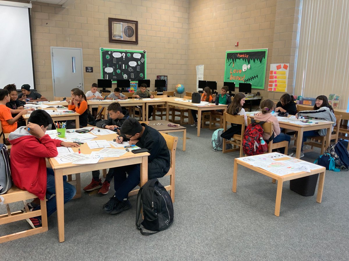 RubleLibrary's tweet photo. Students coding Ozobots! @LbriansRuLe_bul @FUSD_Ruble #ourlibraryisbetterthanyours https://t.co/pt4xzRZX4G
