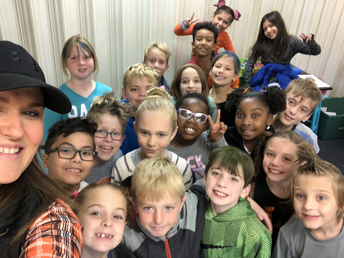 mrsstrukel's tweet photo. Crazy Hair Day Selfie! Happy Halloween! 🎃 #underwoodproud https://t.co/7pUWhNjbny