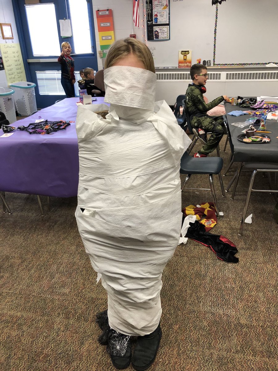 skinnerlaura64's tweet photo. Merry Halloween Valley View! #snowiesthalloween #viewourstory #thirdistheword #whoisthatmummy https://t.co/asQJjRDNjG