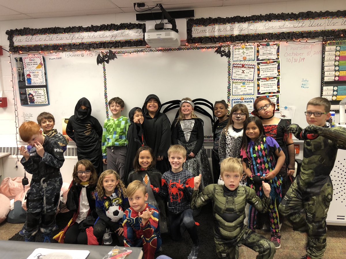 skinnerlaura64's tweet photo. Merry Halloween Valley View! #snowiesthalloween #viewourstory #thirdistheword #whoisthatmummy https://t.co/asQJjRDNjG