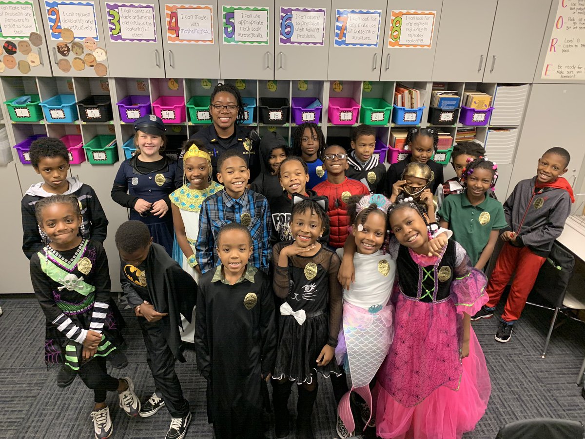 Thanks so much Officer Harris for coming to read today!!
#WarrenWill #readwithacop #relationshipsmatter #OurHeights