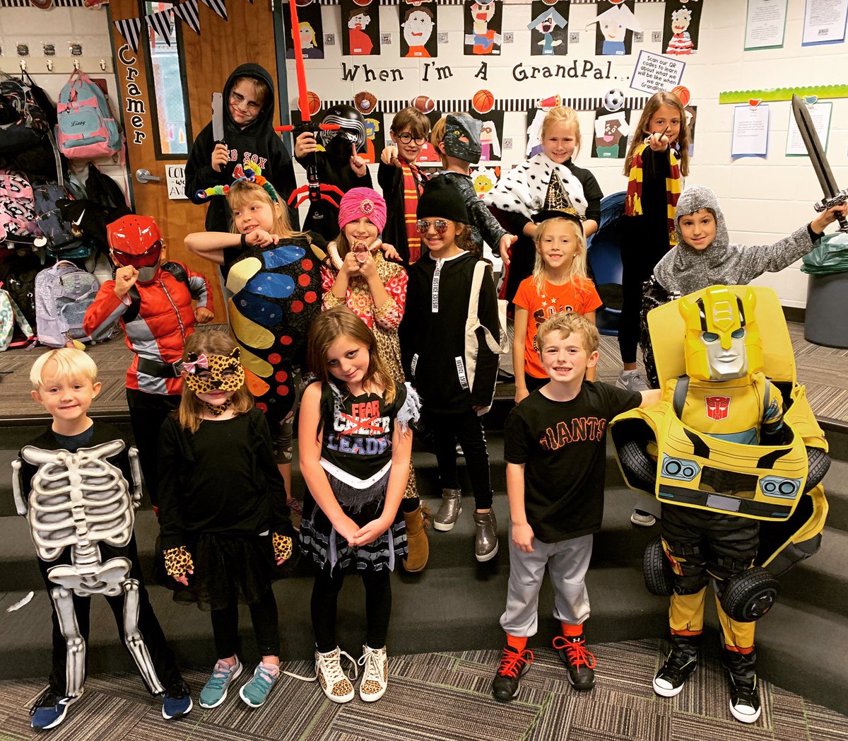TeamCramer1's tweet photo. Happy Halloween from #TeamCramer 🎃 👻💚💙 https://t.co/2o4K64UjgZ