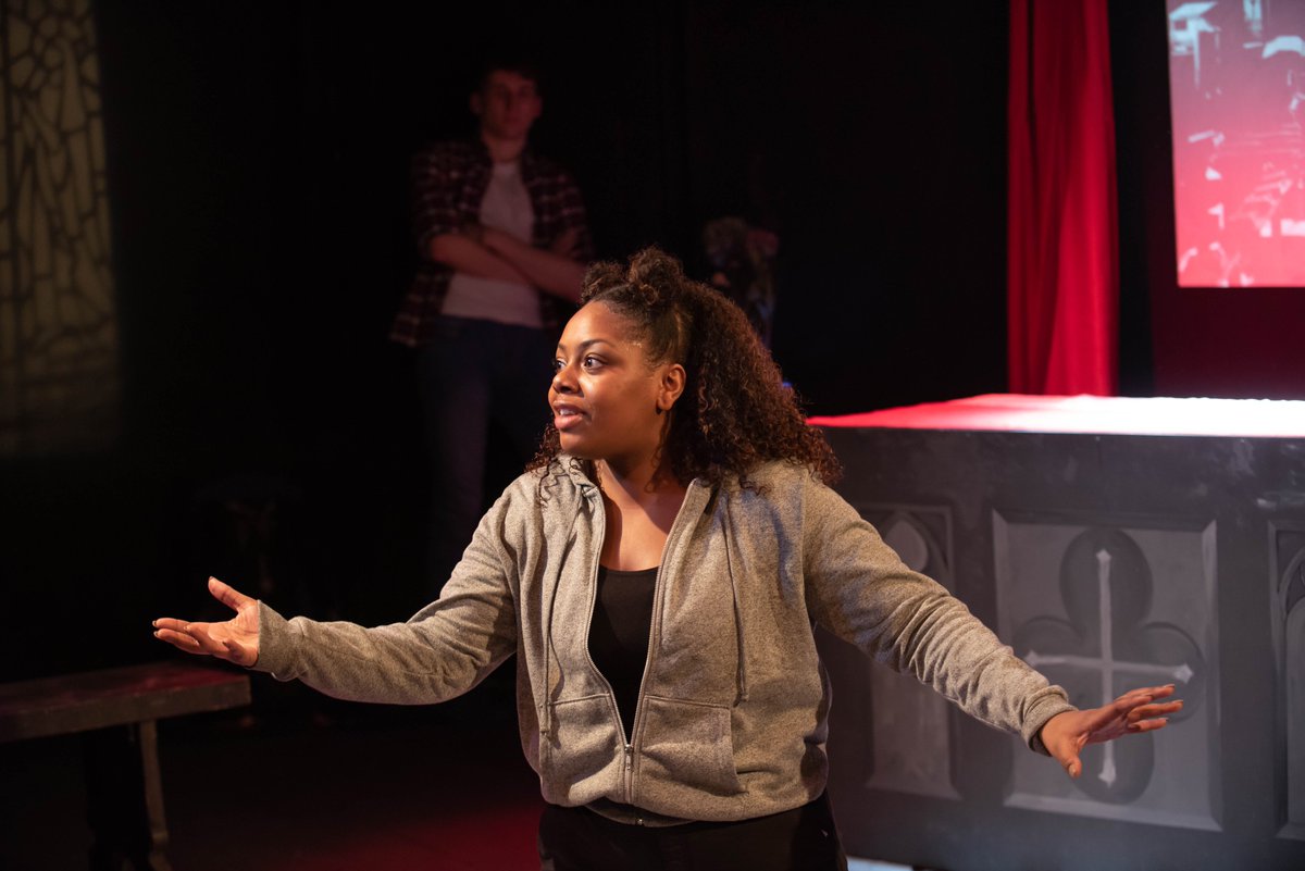 bravedaveyboy's tweet image. I'm lucky to have one of the best photographers in the business #AnneKoerber as a friend. She took these pix of @ZariMLewis during the dress rehearsal for @VampireEdred, currently playing at the @ORLTheatre. Sharing as this lady is a fine actress and deserves to go far.🦇🧛‍♂️😍🧛‍♂️🦇