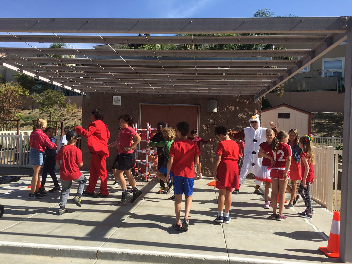 SolanaPacific's tweet image. Red Ribbon Week Dance Party at lunch recesses! Thank you to our Dads who danced with us! #healthylifestyle #sbsdedu #sbsdsp