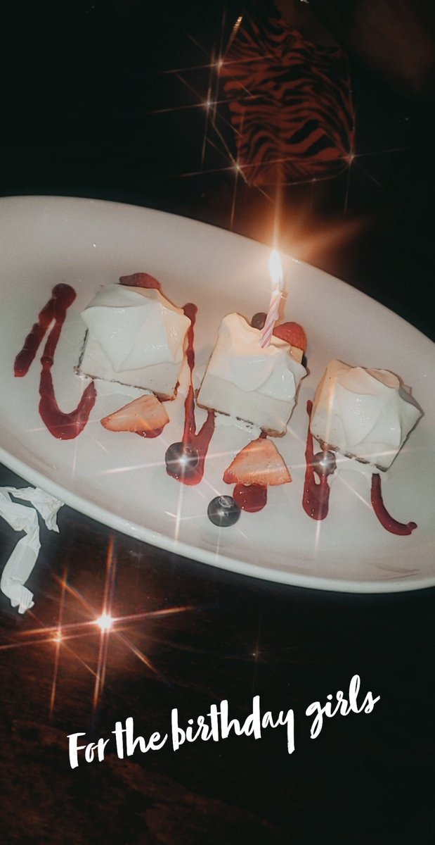 mochaabaybee's tweet image. Celebrating both of our birthdays with my leading lady (my mom)
#OctobersOwn #BirthdayGirls