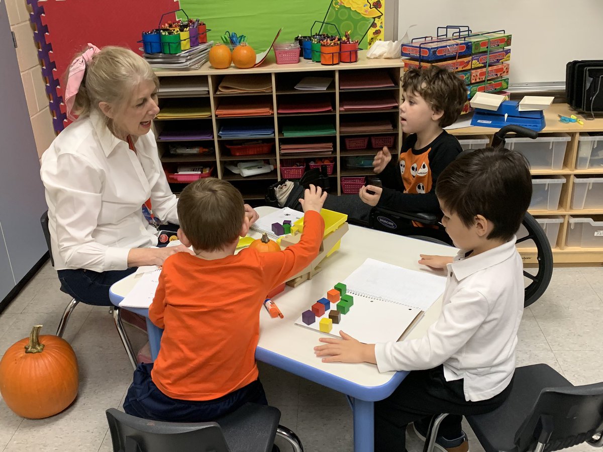 HumbleISD_DWE's tweet photo. The 50th Day of School was super busy in Pre-K today! https://t.co/BxI6JgIaT3