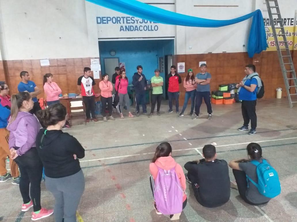 mineducacionqn's tweet photo. #INTERCEF | Andacollo se prepara para una nueva edición de este encuentro de CEF que impulsa @Educa_ProvNqn a través de la Dir. Gral de Educación Física.

👉Junto al CEF 11 ultiman detalles para recibir mañana a más de 650 participantes de toda la Provincia! 💪 @Rantunqn https://t.co/8NDEkbWVKS