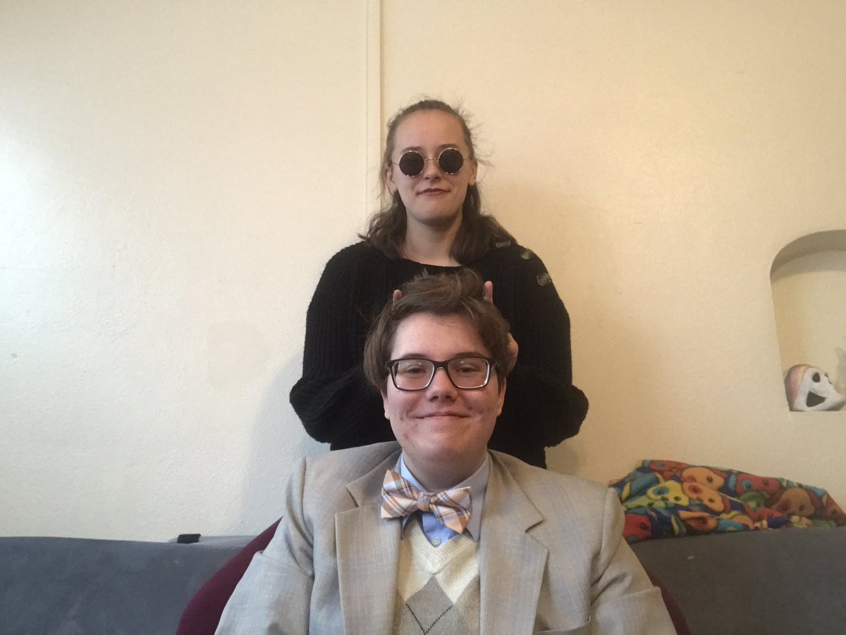 erose_solinger's tweet photo. HAPPY HALLOWEEN! Hope everyone is spooky and killing it! 🎃 Yesterday’s costume (made complete by my lovely gf:) Aziraphale and Crowley from @GoodOmensPrime. I could wear this suit for a few hundred years; very comfortable 😁 https://t.co/VhBCRYyqfv
