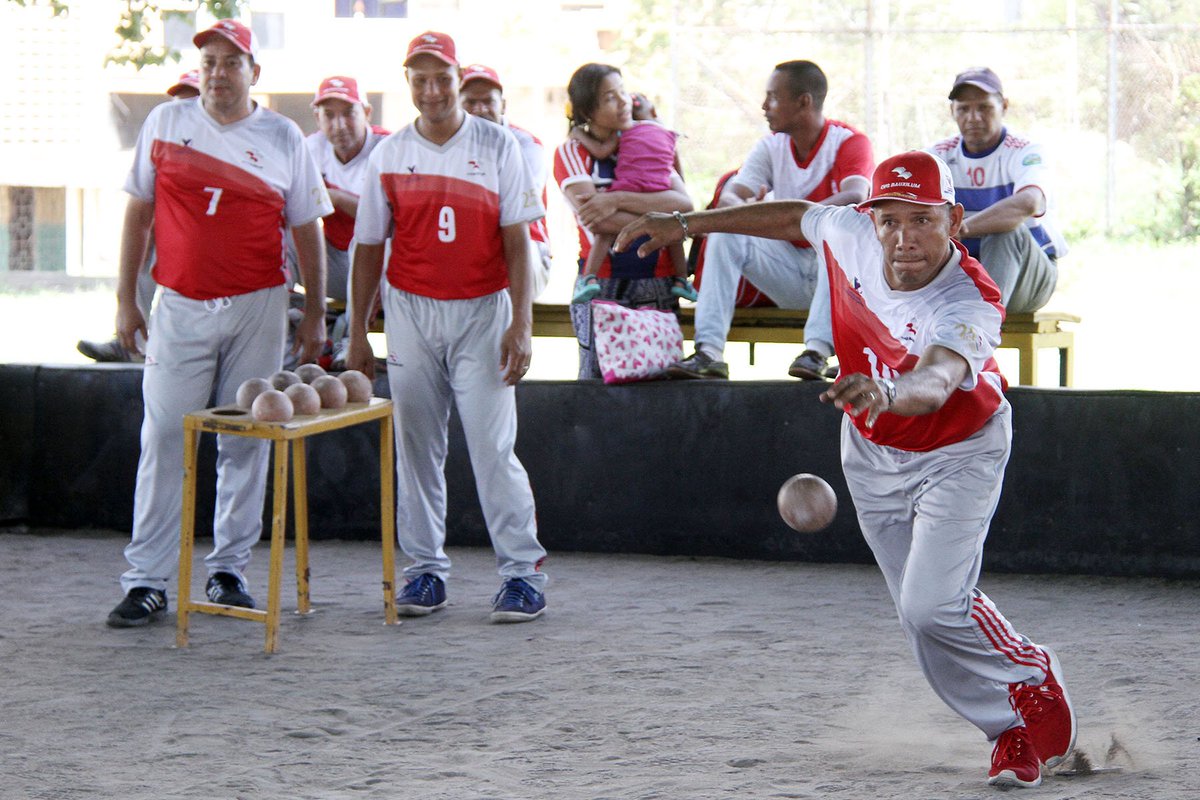 Bauxilum_CVG's tweet photo. ¡Siguen los triunfos! CVG Bauxilum derrotó a Pdvsa Petroleos 20 a 7 en las bolas criollas libre masculino

Nuestra selección de bolas criollas libre masculino mantiene su invicto. ¡Vamos Equipos! https://t.co/kF1wwvzkQW