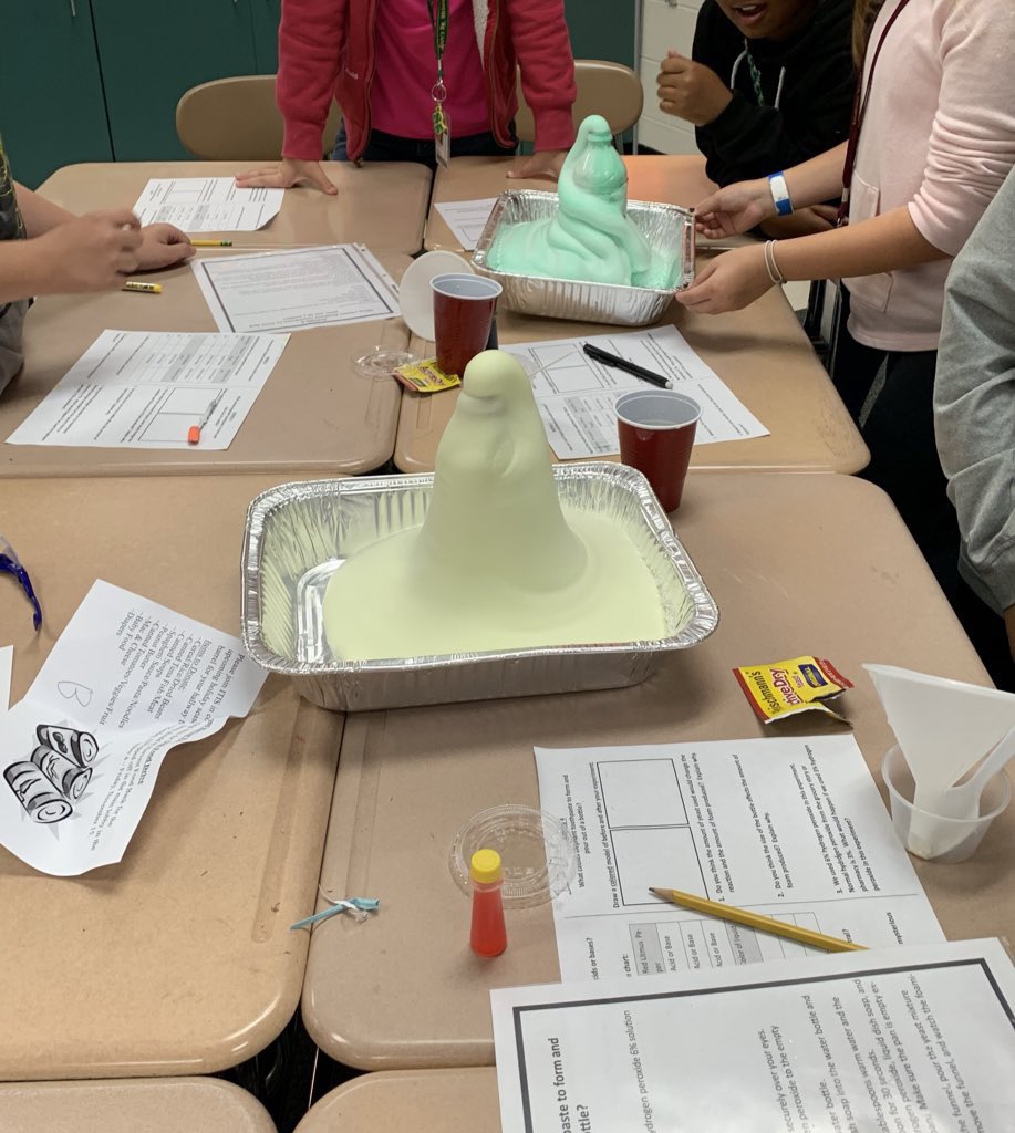 mistybrackendav's tweet image. What better way to do Halloween than a #chemicalreaction investigation and #mathinscience with the  #lawofconservationofmass? @IndianTrail_JCS